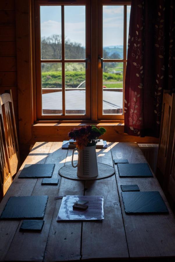 George Cabin - Log Cabin In Wales With Hot Tub นิวทาวน์ ภายนอก รูปภาพ